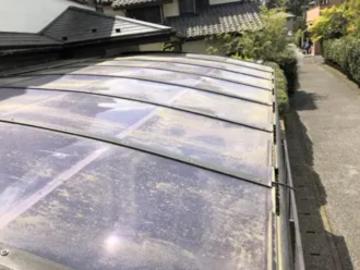 色あせたカーポート屋根